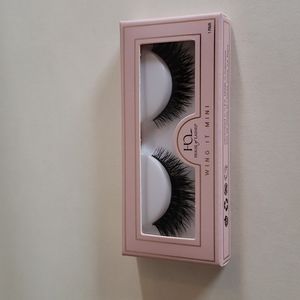 House of Lashes False Eyelash in style Wing It Mini